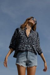 chemise motif paisley les félicités amour paix lumière bonheur