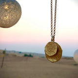 Grande médaille mandala gravée "bonheur" et petite médaille mandala gravée "amour"