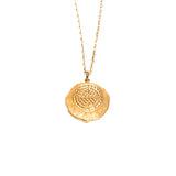 Médaille mandala gravée "paix" sur chaîne en plaqué or