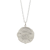 Médaille mandala gravée "paix" sur chaîne en plaqué argent