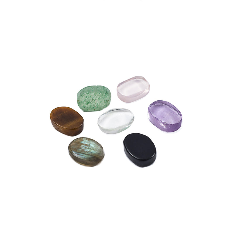 Pierres de protection : jade, oeil du tigre, quartz rose, onyx noire, labradorite, améthyste et cristal de roche. 